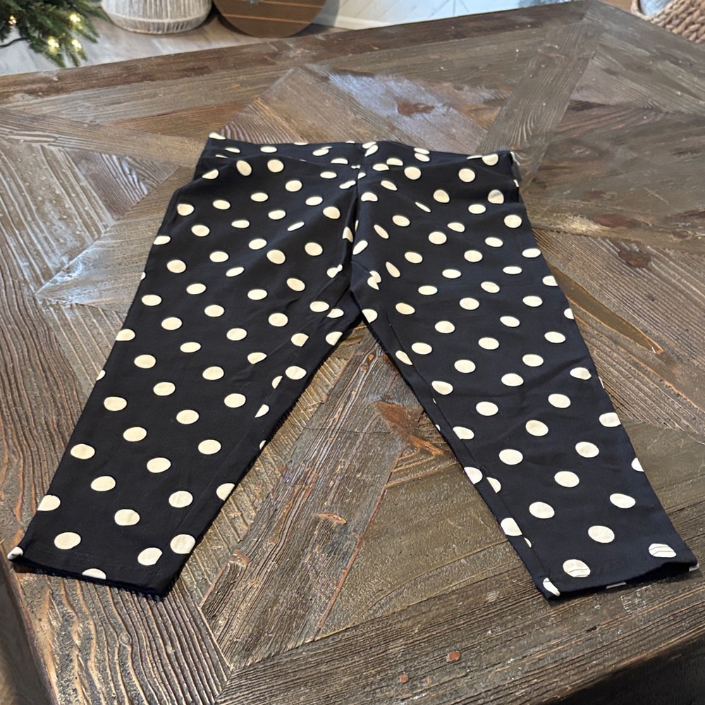 3/4 length Torrid Black and White Polka Dot Leggings